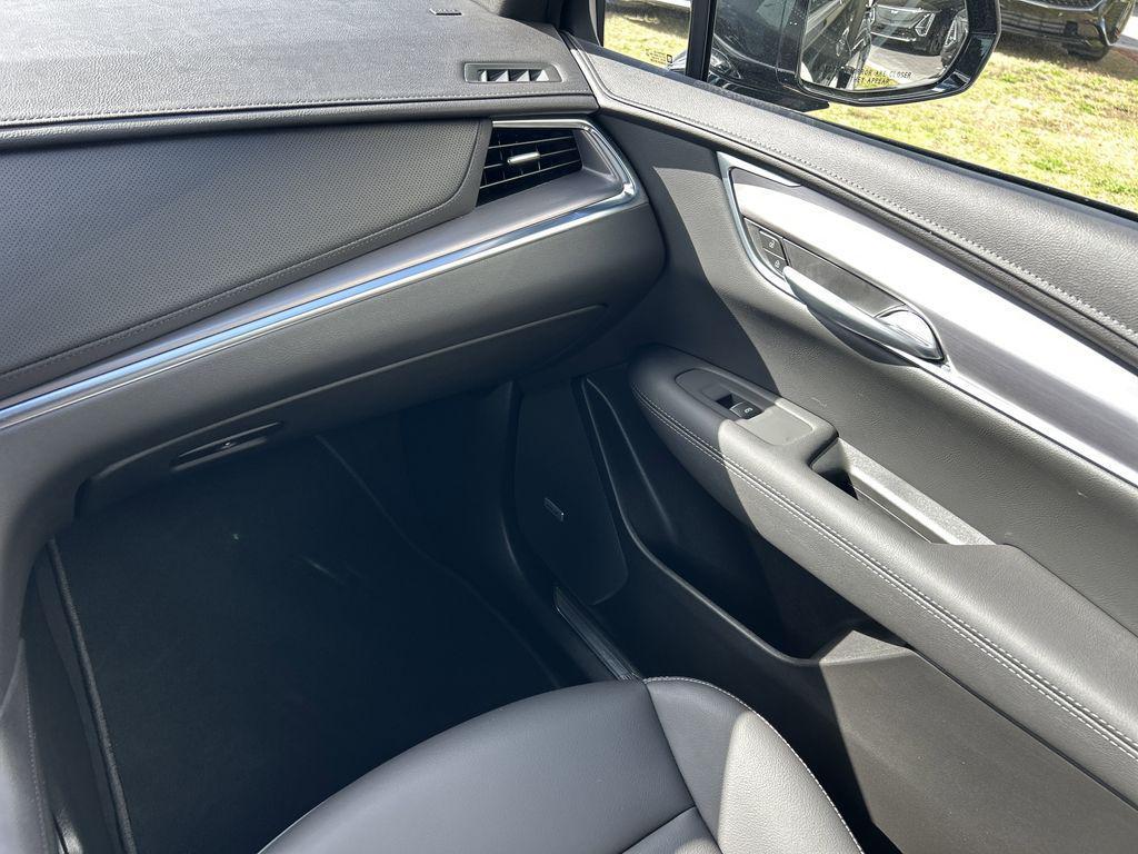 new 2026 Cadillac XT5 car, priced at $48,420