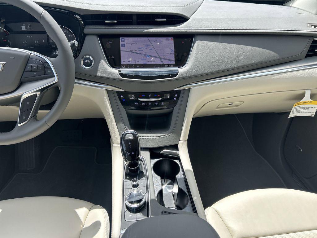 new 2025 Cadillac XT5 car, priced at $54,515