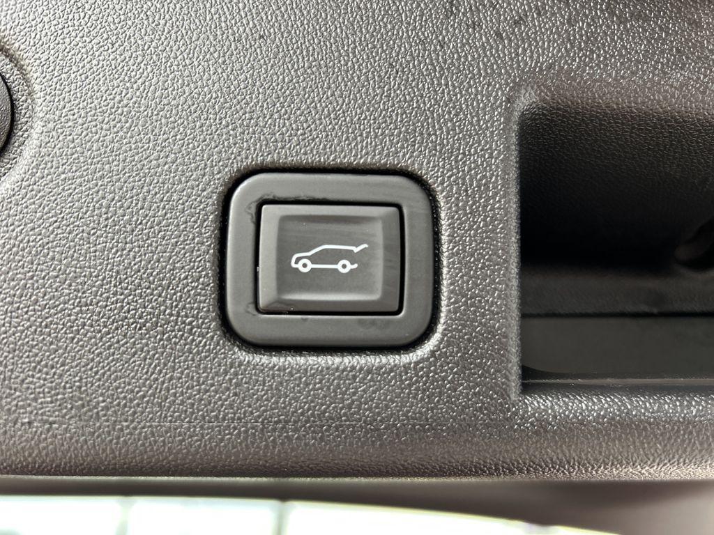 used 2024 Chevrolet Equinox car, priced at $28,888