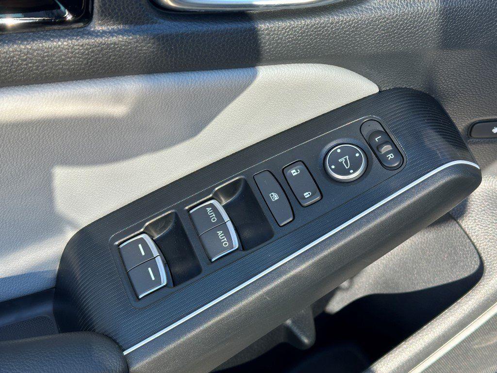 used 2025 Honda Civic Hybrid car, priced at $27,695