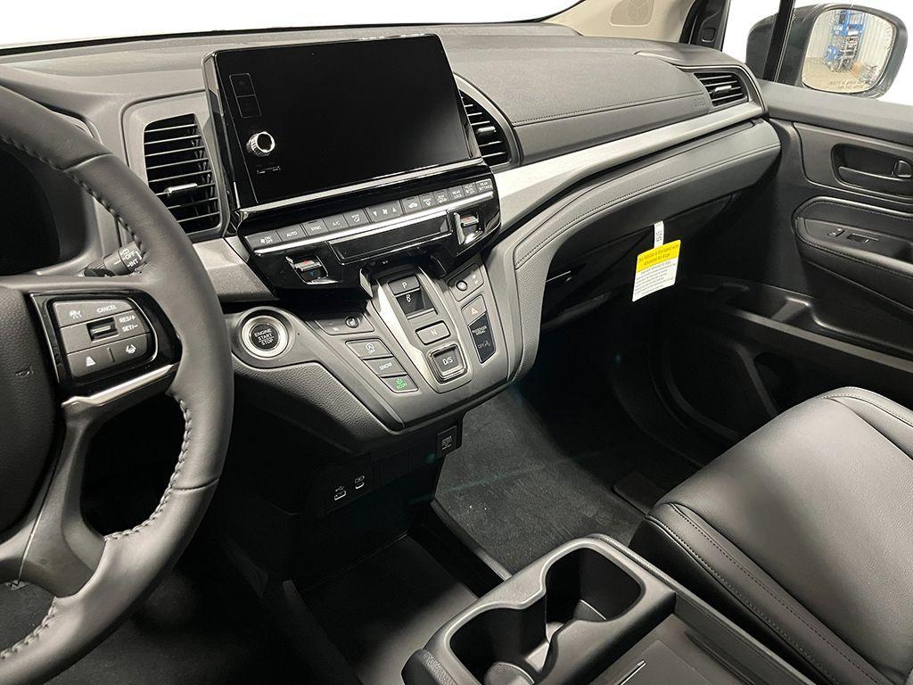 new 2026 Honda Odyssey car, priced at $41,636