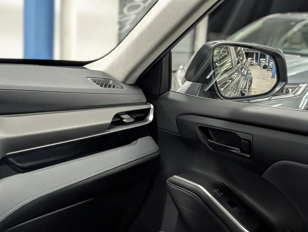 used 2023 Toyota Highlander car, priced at $30,995