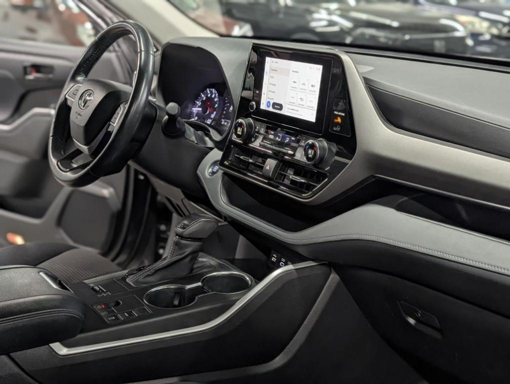 used 2023 Toyota Highlander car, priced at $30,995
