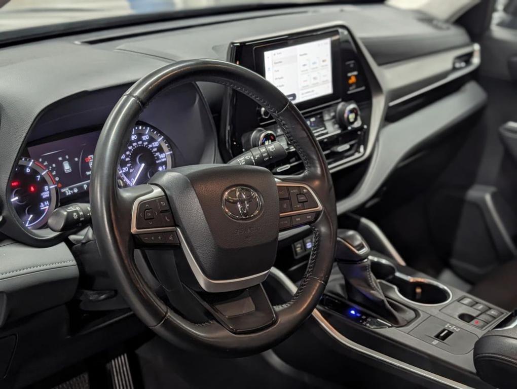 used 2023 Toyota Highlander car, priced at $30,995