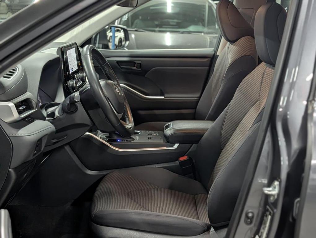used 2023 Toyota Highlander car, priced at $30,995