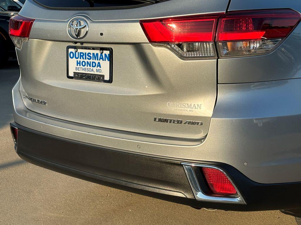 used 2019 Toyota Highlander car, priced at $27,961