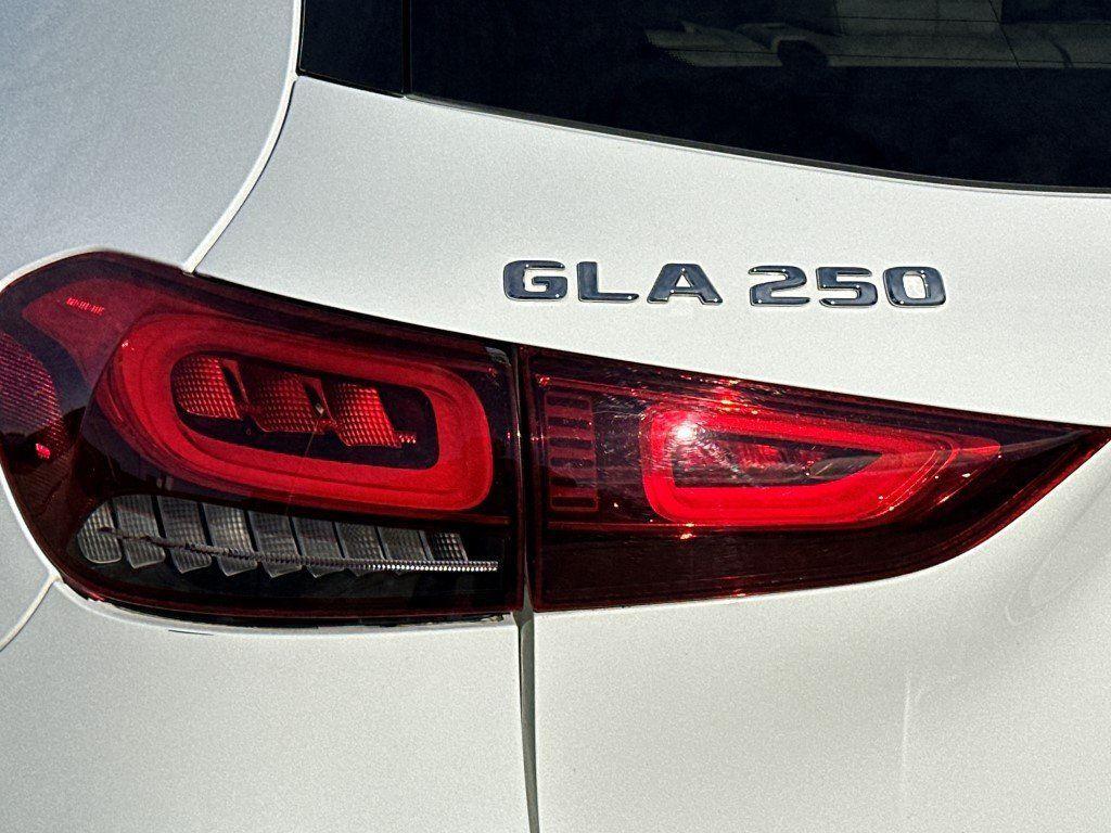 used 2021 Mercedes-Benz GLA 250 car, priced at $18,395
