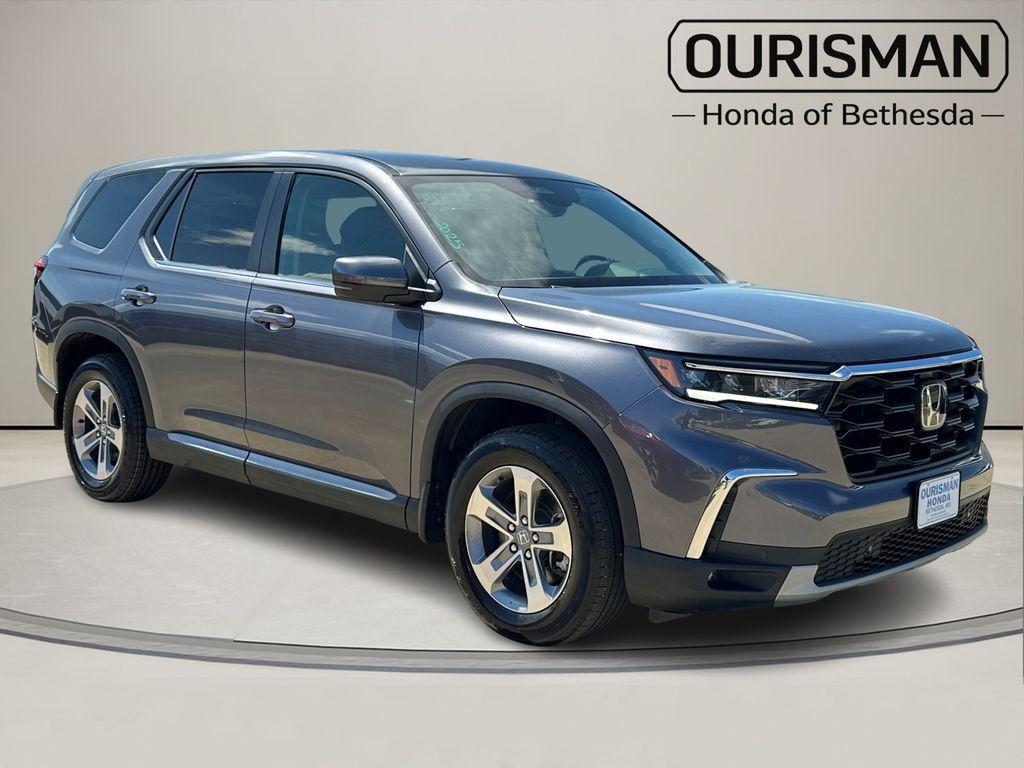 used 2025 Honda Pilot car, priced at $41,495