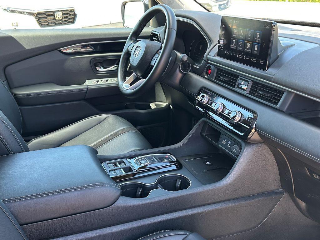 used 2025 Honda Pilot car, priced at $41,295