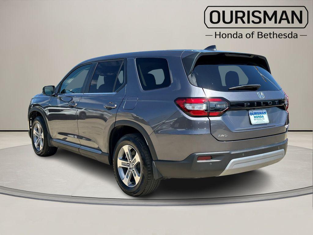 used 2025 Honda Pilot car, priced at $41,295