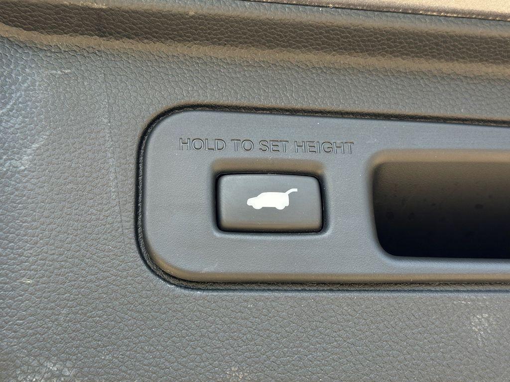 used 2025 Honda Pilot car, priced at $41,295
