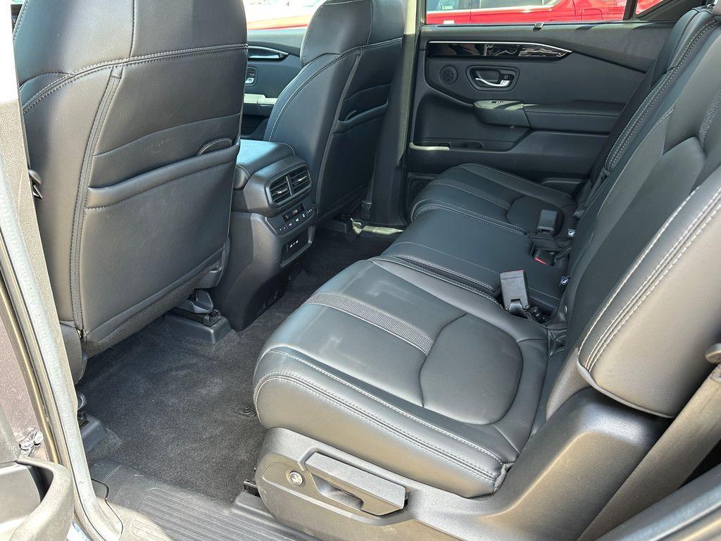 used 2025 Honda Pilot car, priced at $41,295