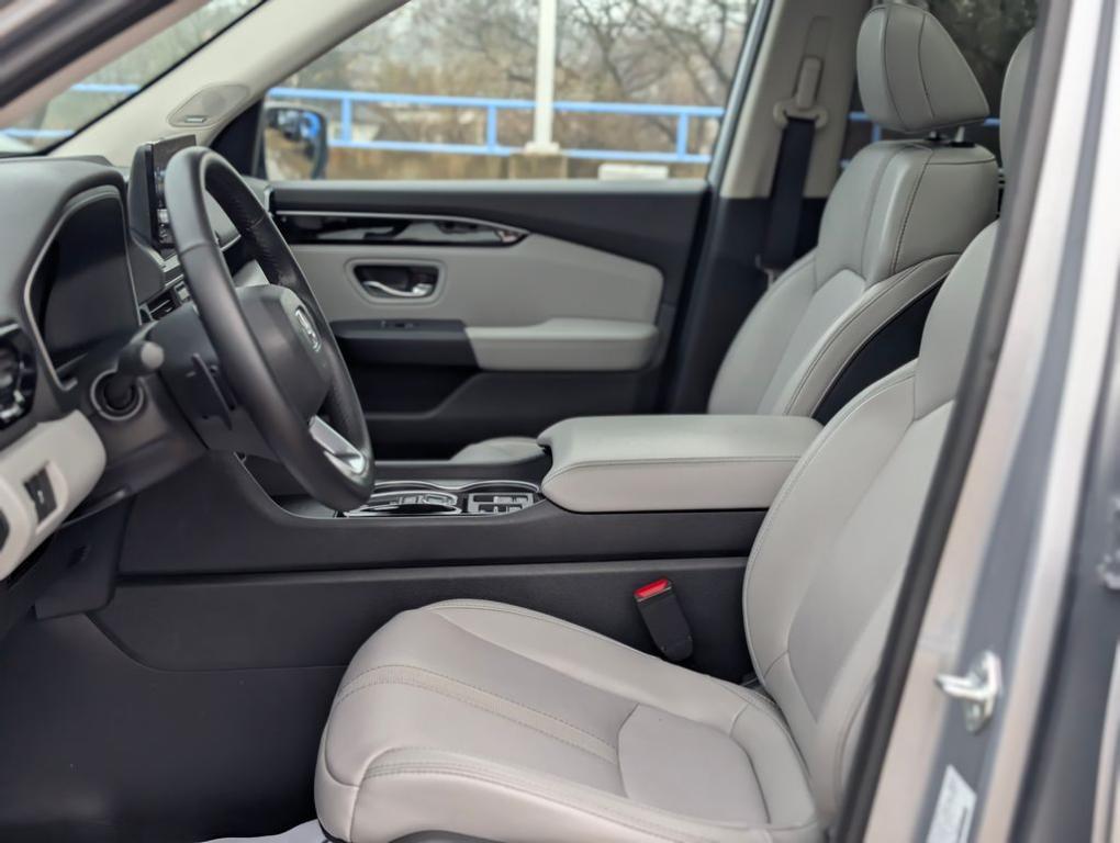 used 2023 Honda Pilot car, priced at $42,995