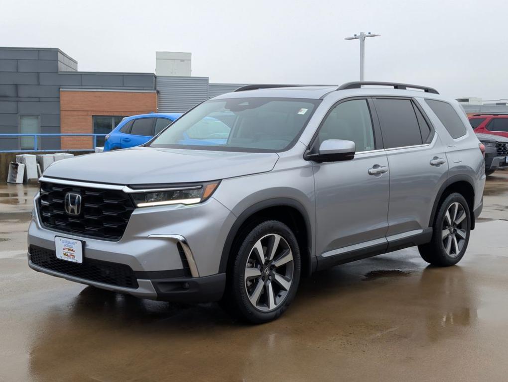 used 2023 Honda Pilot car, priced at $42,995