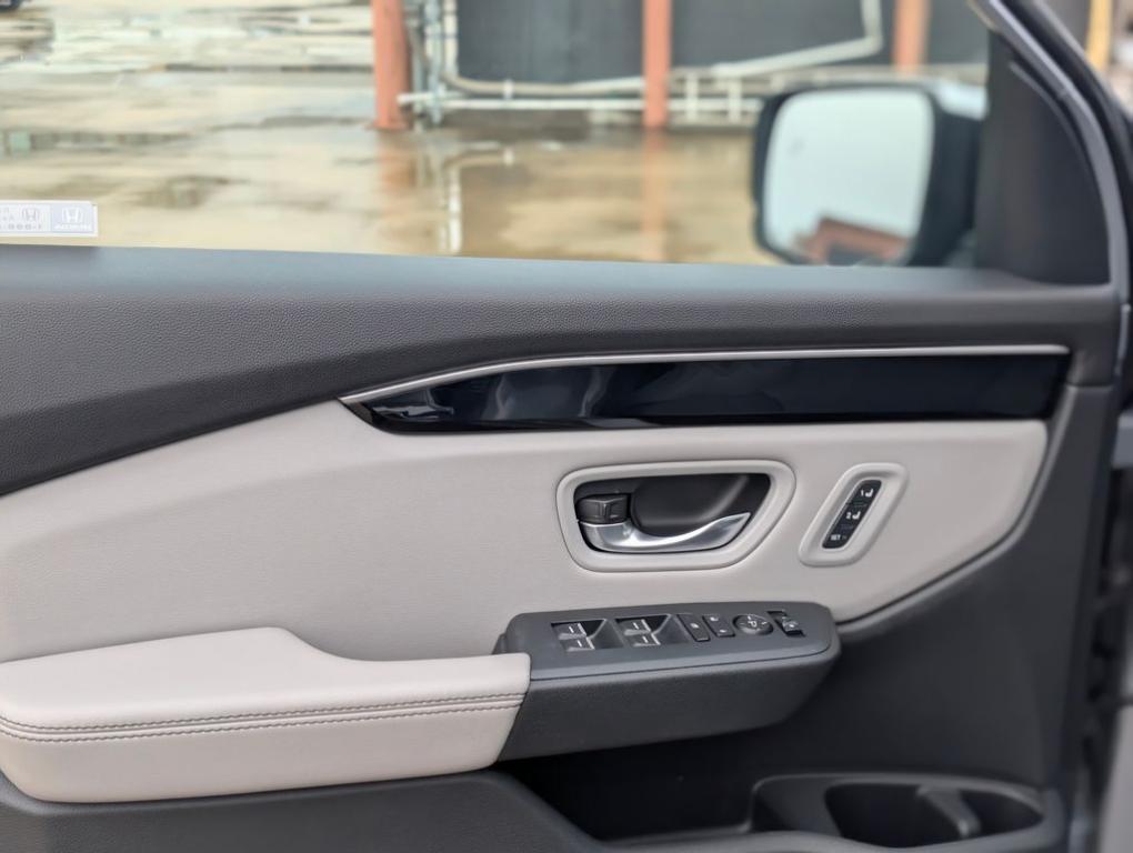 used 2023 Honda Pilot car, priced at $42,995