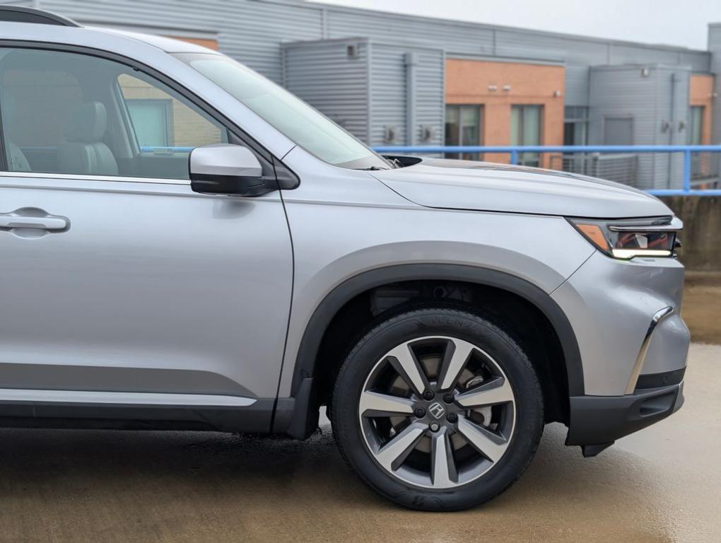 used 2023 Honda Pilot car, priced at $42,995