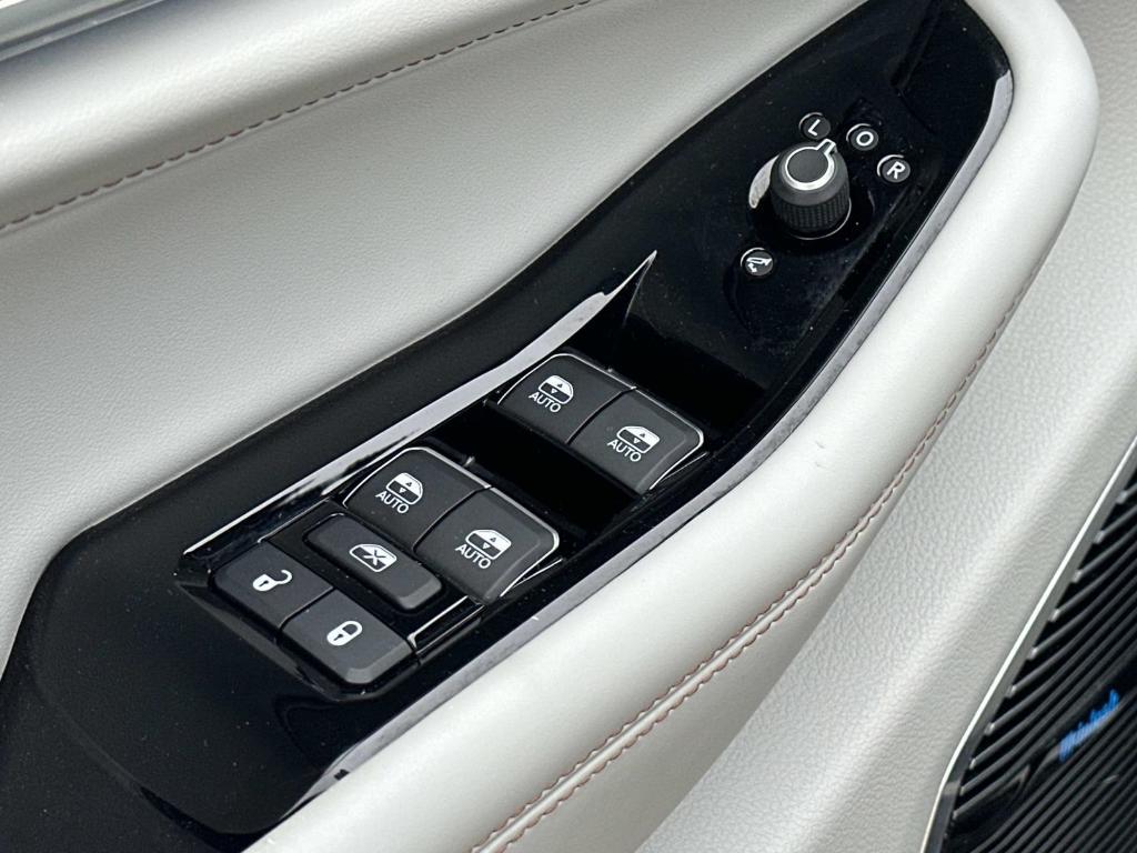 used 2022 Jeep Grand Cherokee car, priced at $29,127