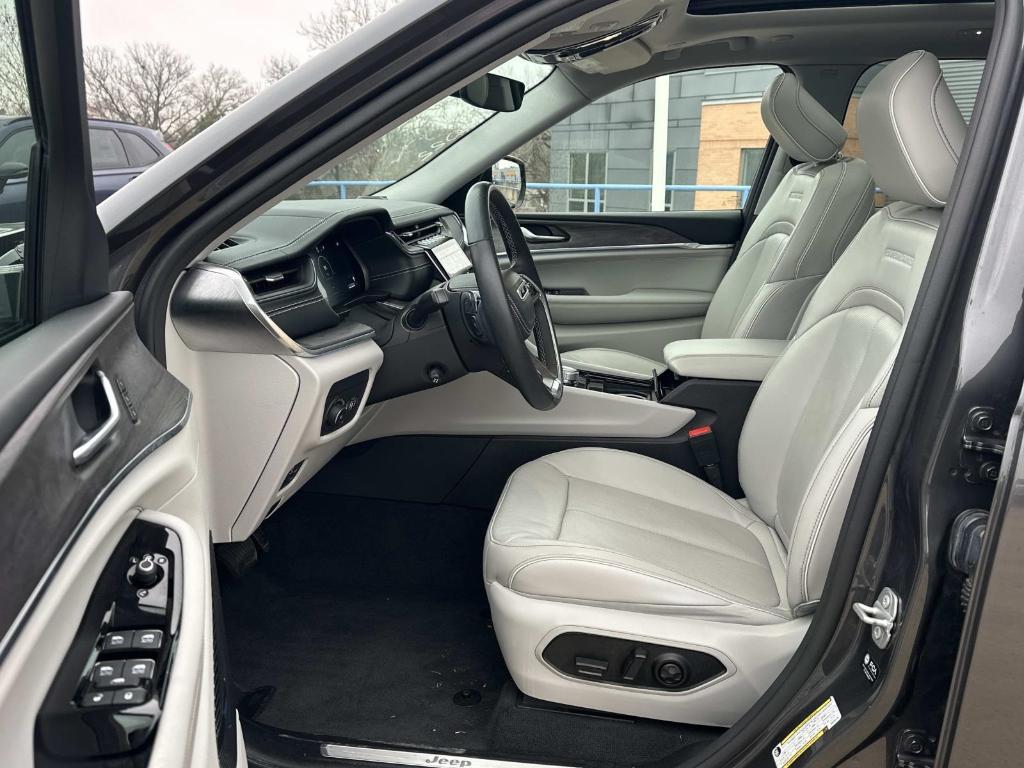 used 2022 Jeep Grand Cherokee car, priced at $29,127