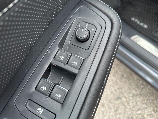 new 2026 Volkswagen Atlas Cross Sport car, priced at $44,693