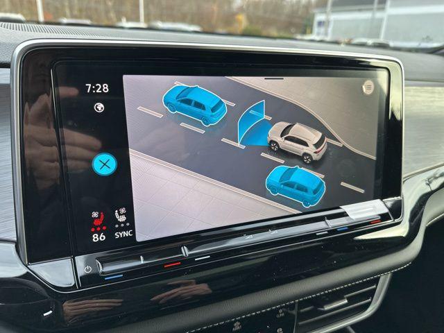 new 2026 Volkswagen Atlas Cross Sport car, priced at $45,276