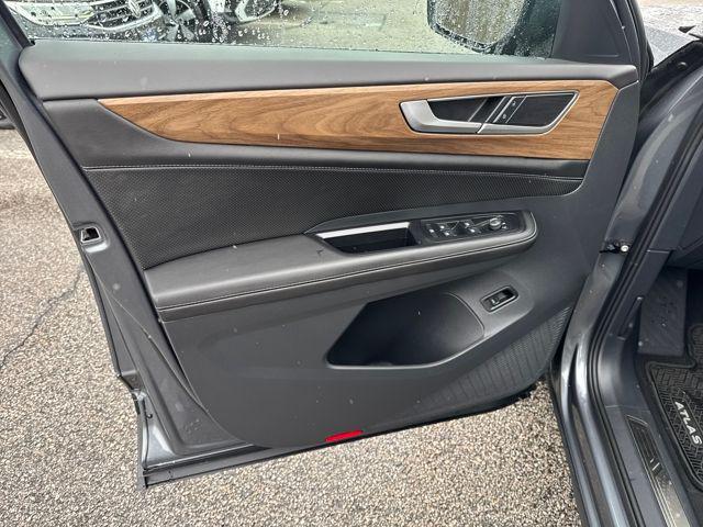 used 2025 Volkswagen Atlas car, priced at $37,900