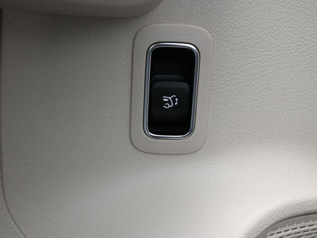 new 2026 Mercedes-Benz GLB 250 car, priced at $48,975
