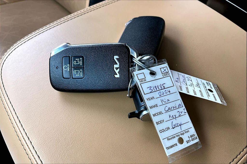 used 2024 Kia Carnival car, priced at $28,325
