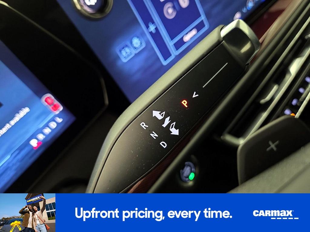 used 2024 Chevrolet Traverse car, priced at $43,998