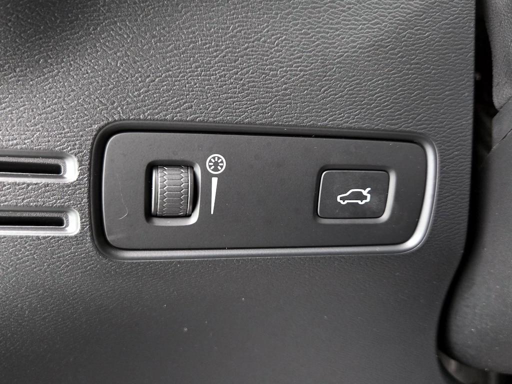 used 2021 Volvo XC40 car, priced at $21,998