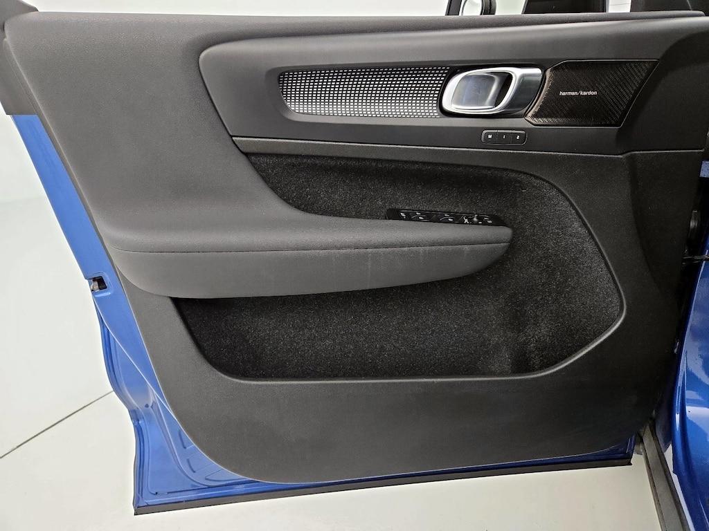 used 2021 Volvo XC40 car, priced at $21,998