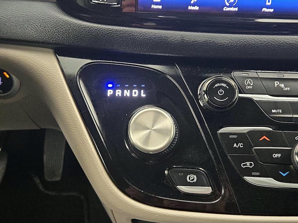 used 2023 Chrysler Pacifica car, priced at $24,998