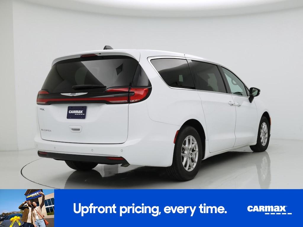 used 2024 Chrysler Pacifica car, priced at $30,998