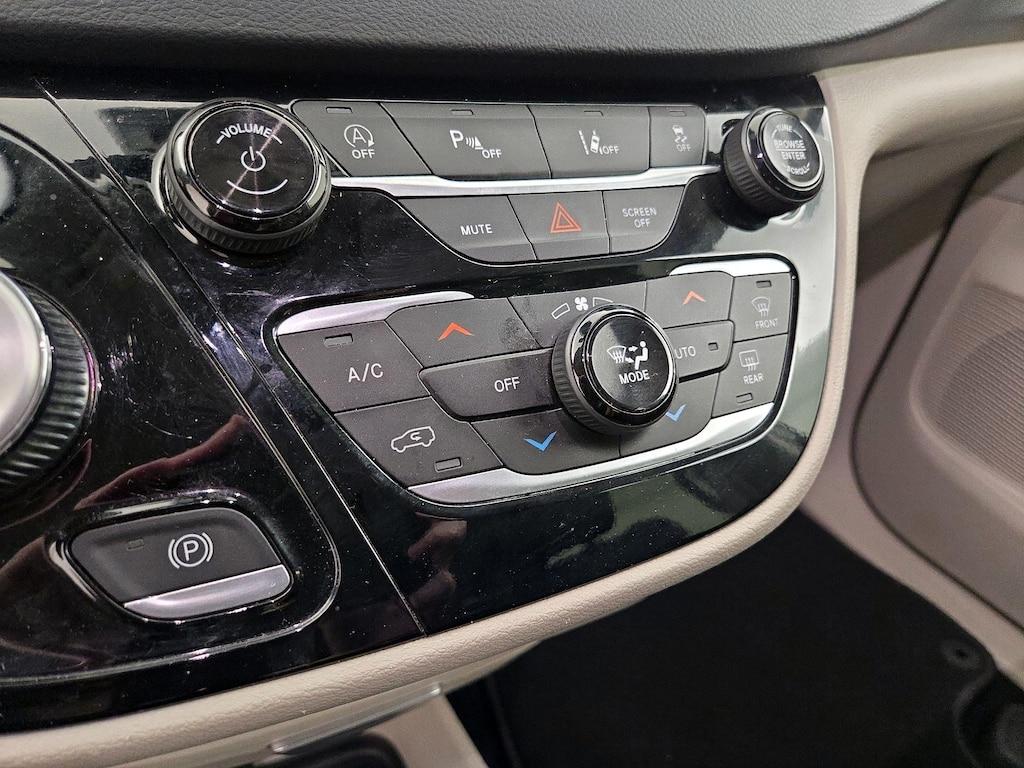 used 2024 Chrysler Pacifica car, priced at $30,998