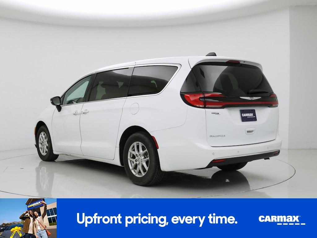 used 2024 Chrysler Pacifica car, priced at $30,998