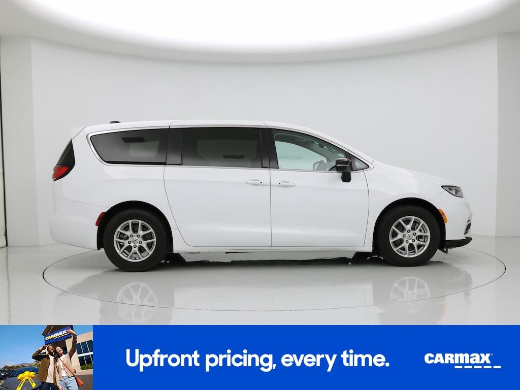 used 2024 Chrysler Pacifica car, priced at $30,998