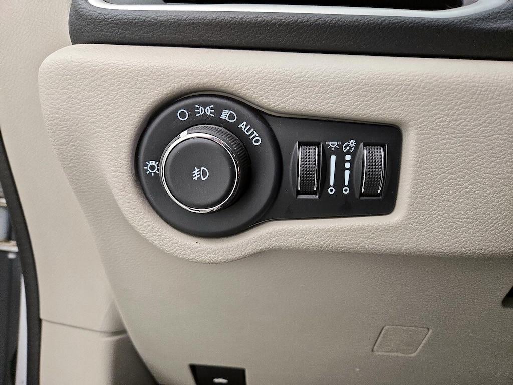 used 2024 Chrysler Pacifica car, priced at $30,998