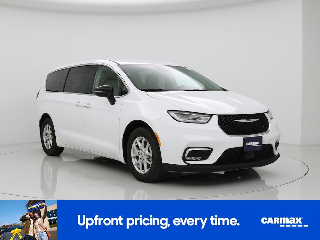 used 2024 Chrysler Pacifica car, priced at $30,998