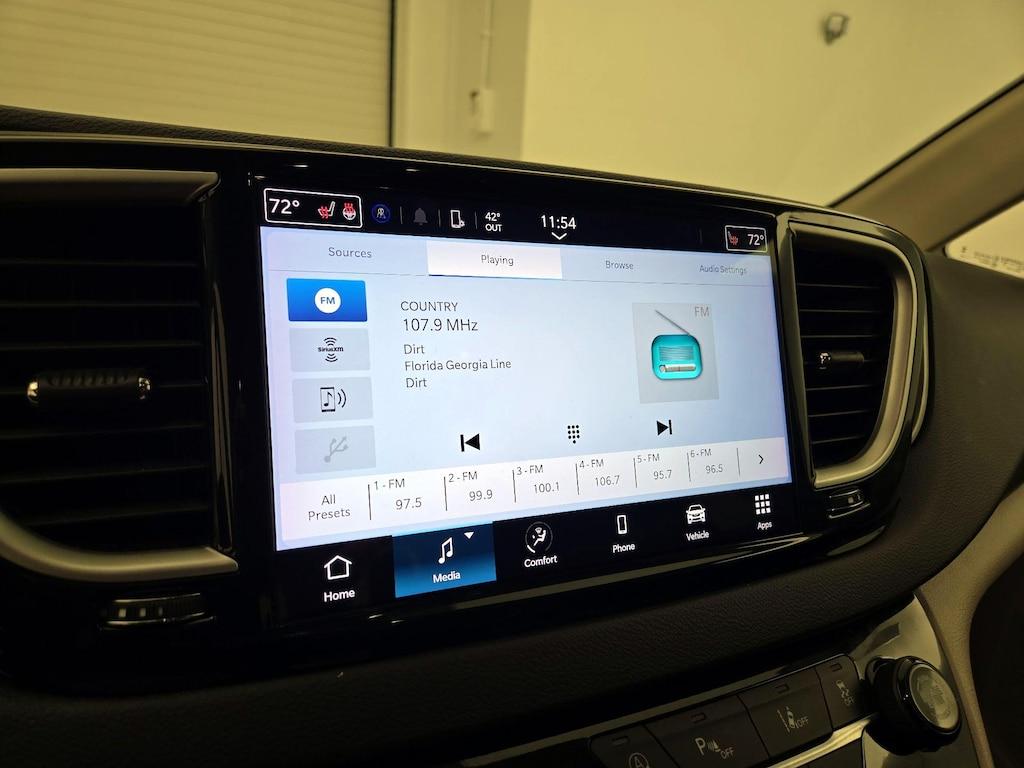 used 2024 Chrysler Pacifica car, priced at $30,998