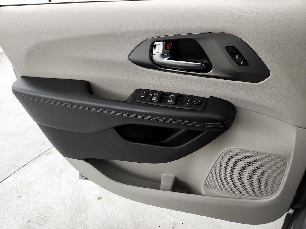 used 2019 Chrysler Pacifica car, priced at $25,998