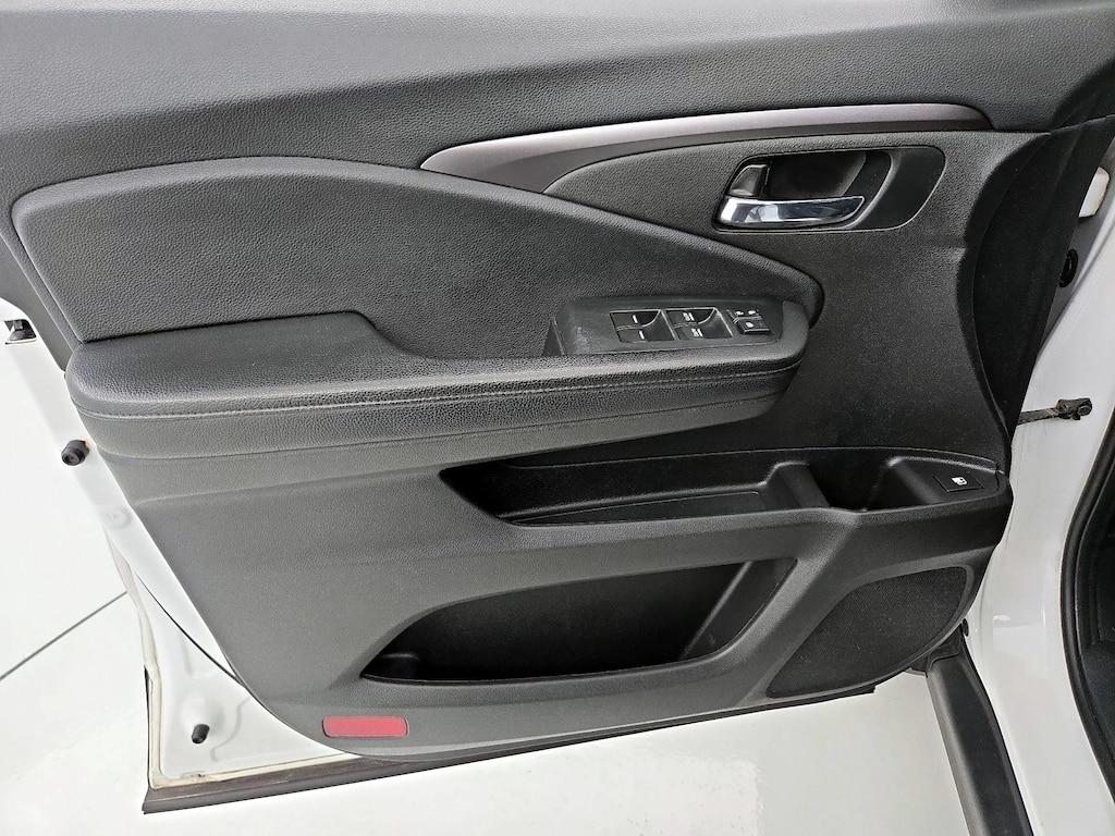 used 2022 Honda Pilot car, priced at $27,998