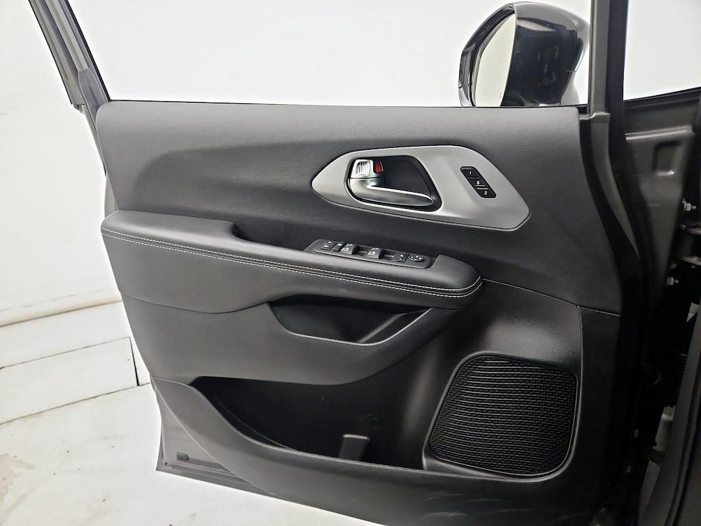 used 2025 Chrysler Pacifica car, priced at $38,998