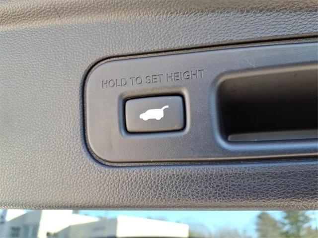 used 2025 Acura MDX car, priced at $43,245