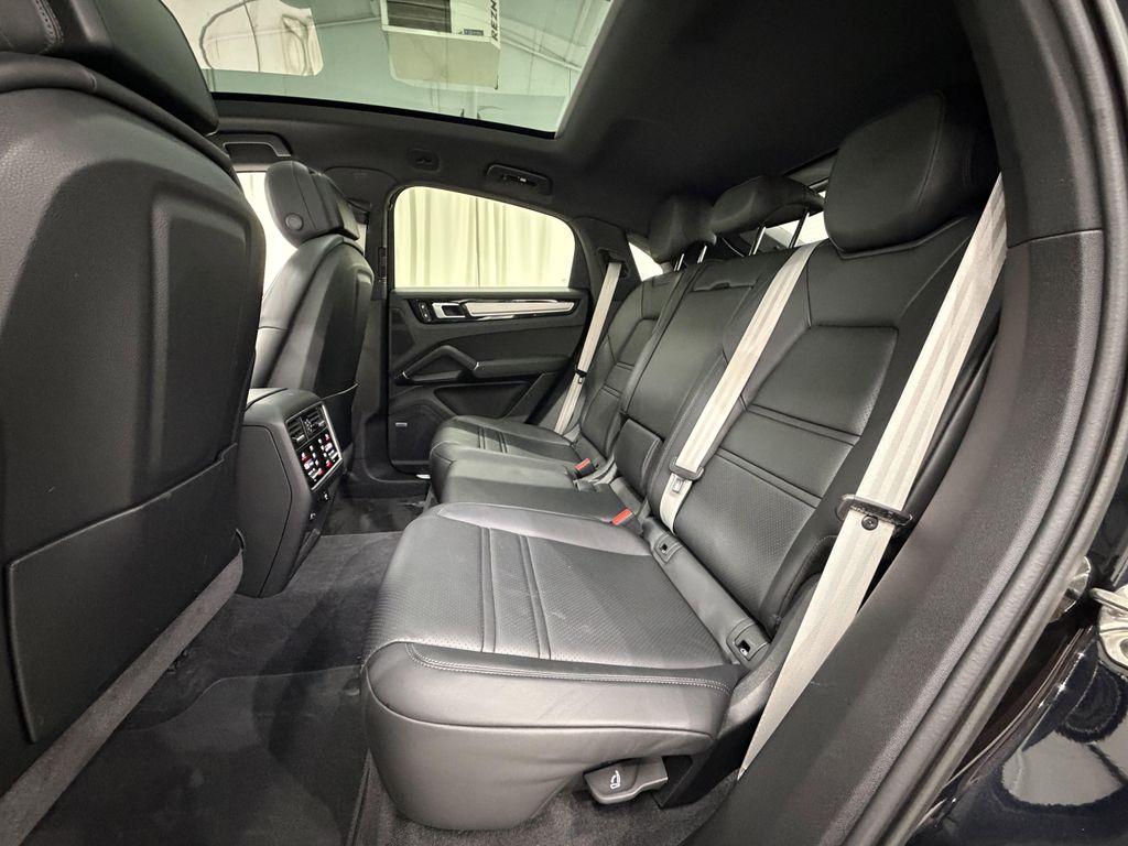 used 2022 Porsche Cayenne car