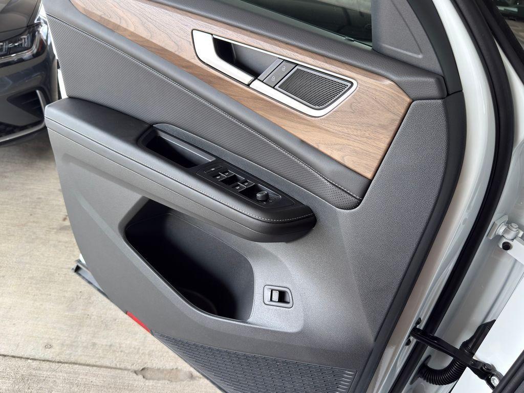 new 2026 Volkswagen Atlas car, priced at $46,986