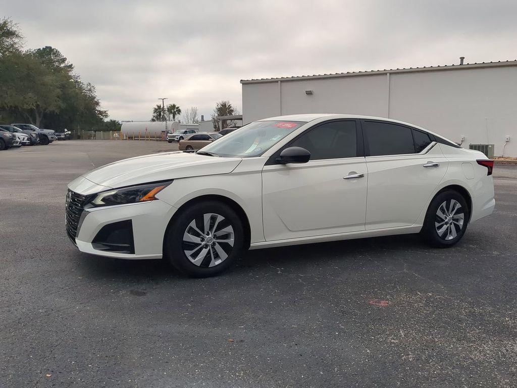 used 2025 Nissan Altima car