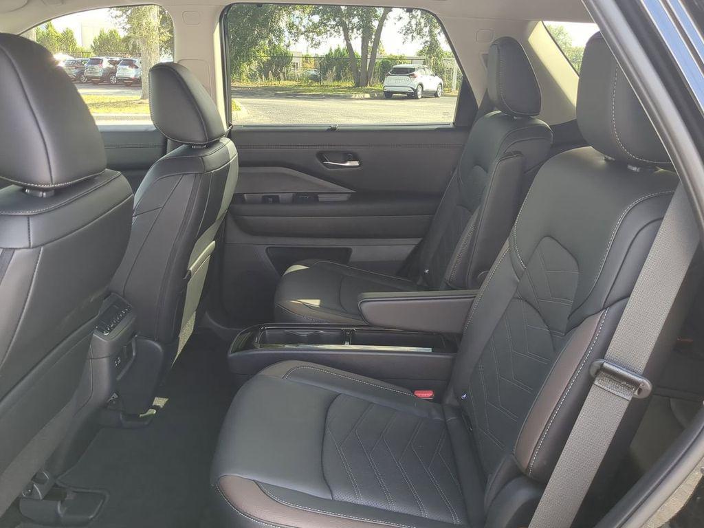 used 2025 Nissan Pathfinder car