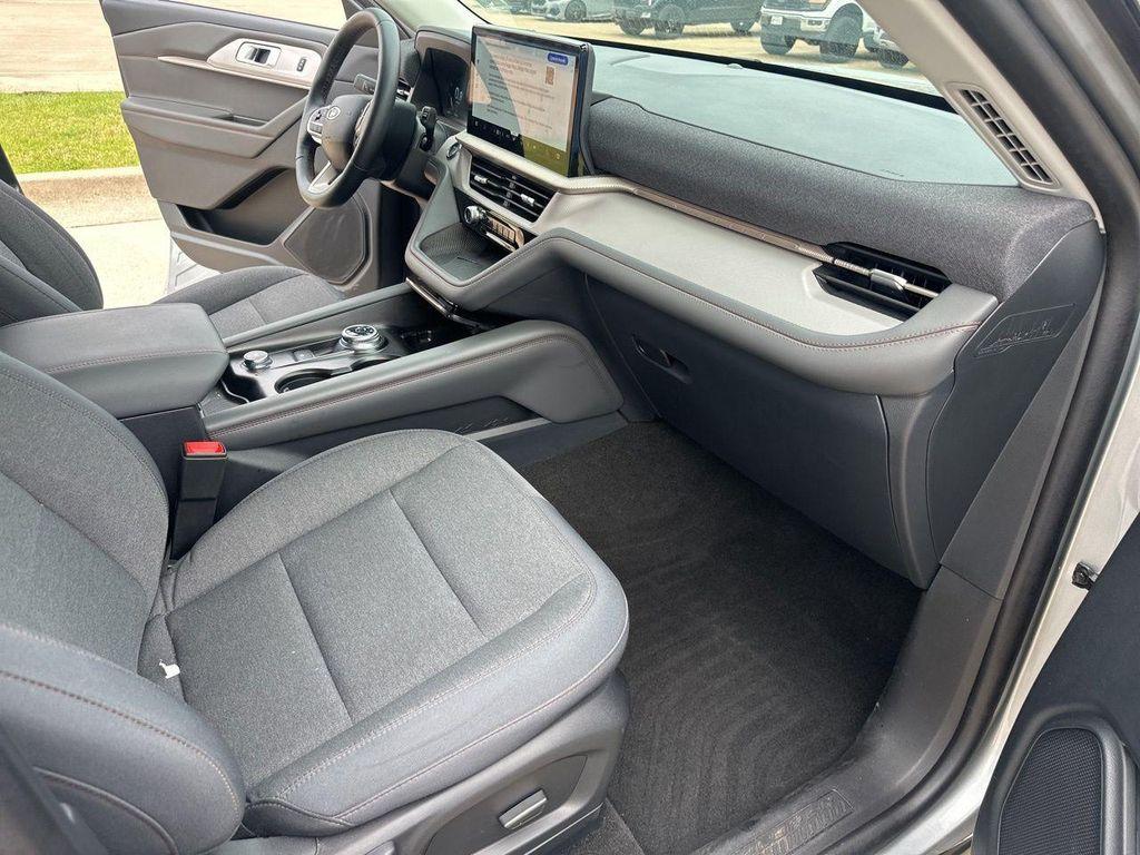 used 2025 Ford Explorer car, priced at $33,433