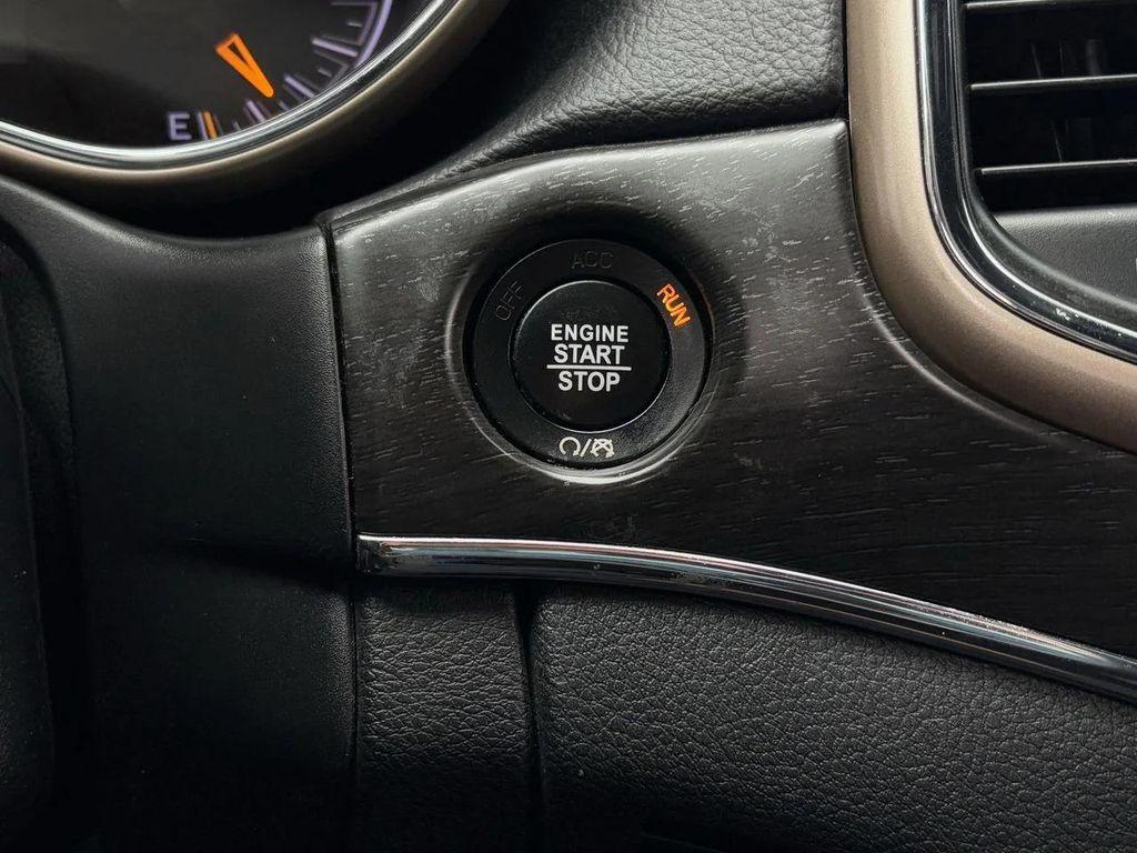 used 2017 Jeep Grand Cherokee car, priced at $15,171