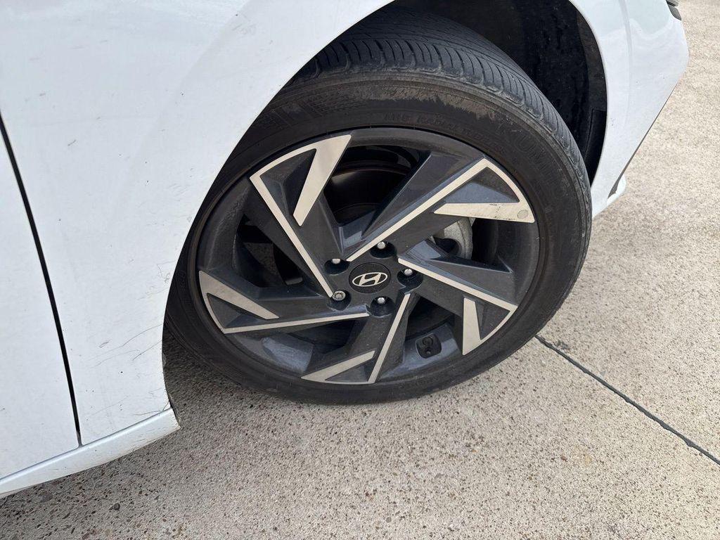 used 2025 Hyundai Elantra car