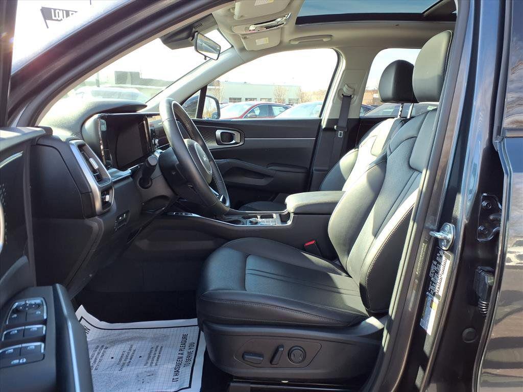 used 2023 Kia Sorento car, priced at $25,552